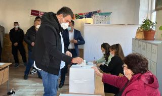 Пеевски гласувал за връщане на държавността