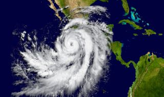  Ураганът "Отис" със скорост от 260 километра в час наближава Мексико