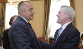 Обама ни благодари за Афганистан