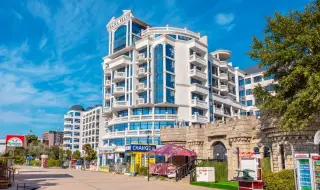 Workers from Nepal and Sri Lanka broke out of a hotel in Sunny Beach 