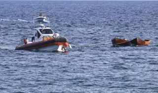 Лодка с десетки мигранти изчезна в Средиземно море