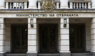 МО: При планирани парашутни скокове тежко е пострадал военнослужещ от Специалните сили