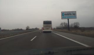 Автобус без регистрационен номер лети с над 120 км/ч по АМ „Тракия“ (ВИДЕО)