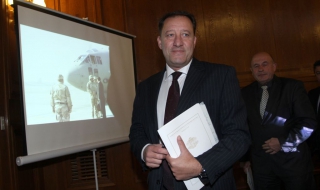 Министър Ангел Найденов: Вече летят три военни хеликоптера "Кугър"