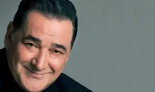 Почина гръцкият певец Василис Карас