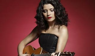 Журналистка издаде кънтри песен (ВИДЕО)