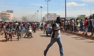 Убит е военният министър на Мали при масирани джихадистки атаки