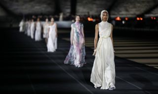 Българка дефилира на ревю на "Dior"