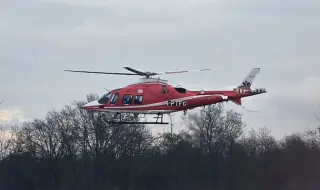 Медицински хеликоптер транспортира мъж, пострадал тежко при спускане с гумена шейна