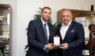 Красен Кралев награди българските боксьори