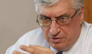 Иван Нейков: Ако продължаваме ден за ден, цената на тока за бита ще скочи