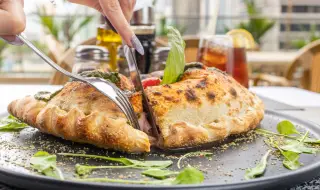 Рецепта на деня: Класическа пица "Калцоне"