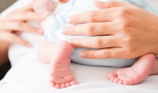 Млад баща напусна раждането на детето си, а причината разяри мрежата (ВИДЕО)