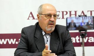 Доц. Кючуков: С недодяланост Захариева наля много вода в мелницата на македонизма