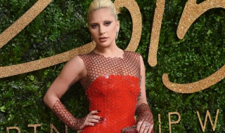 Лейди Гага ще изпълнява американския химн на Супербоул