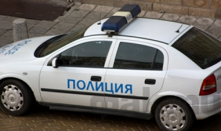 Задържаха дилър по време на сделка