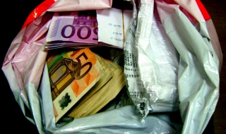 Иззеха 45 000 евро от тайник в кола