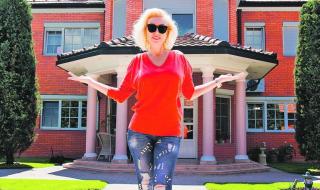 Лепа Брена продава дома си за 2 милиона евро (СНИМКИ)