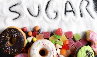 Учени обясниха влиянието на захарта върху чревната флора, заради което дебелеем