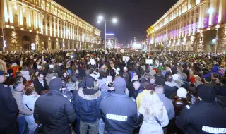Политическият театър на властта – оставката, която „дойде… защото така решиха Пеевски и Борисов“