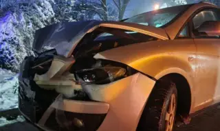 Верижна катастрофа с три коли и автобус във Враца