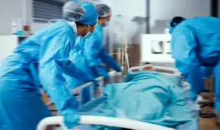 Фатална лекарска грешка: Пациентка остана без ръка и почина заради пропуснати следи от некроза