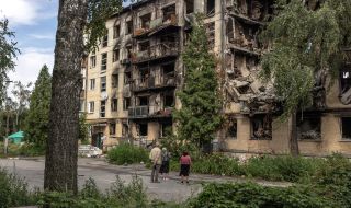 "Просто те пращат на война": украинците, които бягат от военна служба