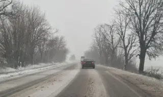 Близо 500 снегорина почистват републиканската пътна мрежа, обстановката остава усложнена