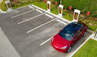 Германия забранява станциите за бързо зареждане на Tesla