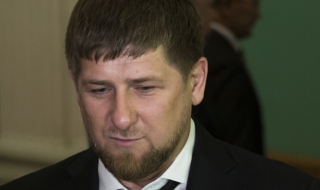 Лидерът на Чечня Рамзан Кадиров жени 17 -годишна девойка за шеф от полицията