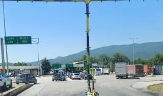 За колко време се изминават 180 км от София до границата с Гърция?