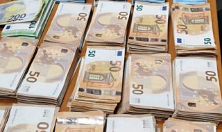 Митничари задържаха контрабандна валута за над 400 000 лв. по Коледа