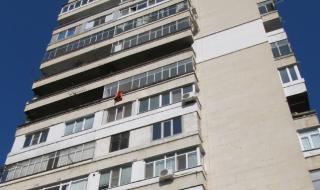 18-годишна опита да скочи от балкон