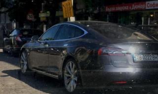 Министърът на земеделието яхна Tesla (СНИМКИ)