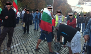 Установиха нарушителите на реда пред парламента вчера