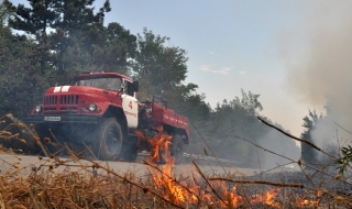 И военни гасят пожарите в Гълъбово и Тополовград