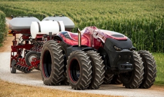 Тръгва първият автономен трактор