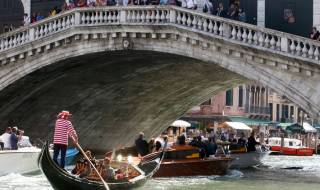 Косовари искали да взривят мост във Венеция