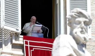 Папа Франциск: Държавите да приемат бежанците от Афганистан