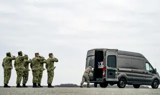 Съединени американски щати започнаха изтегляне от ключова база в Североизточна Сирия