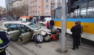 По 2 катастрофи на ден с градския транспорт