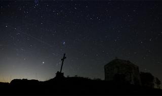 Небето грейва в подкрепа на заразените и спасителите им