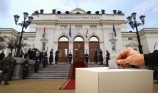 При обработени 95.89% от протоколите: ГЕРБ-СДС са първи с 26.51%, втори са ПП-ДБ с  24.90%, "Възраждане" са с 14.38% 