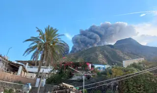 Код червено в Италия: най-висока степен на опасност за изригване на вулкана Стромболи