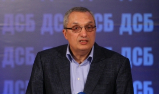 Костов: Борисов скандално реабилитира Тодор Живков