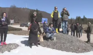 Близки на загиналите в случая „Петрохан“ поставиха паметна плоча