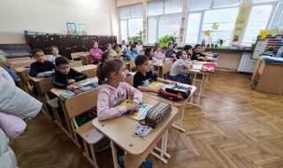 МОН поръчва близо 24 500 таблета за дистанционно обучение