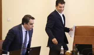 "Политико": Подкрепата за свалените от власт ПП се увеличава