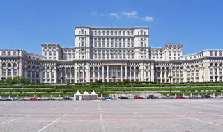 Румънският парламент отхвърли за ден четири вота на недоверие към правителството