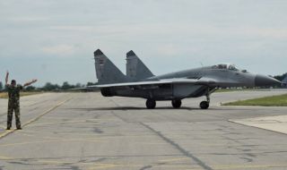 Експерт: Времето, което българските пилоти прекарват във въздуха, е престъпно малко